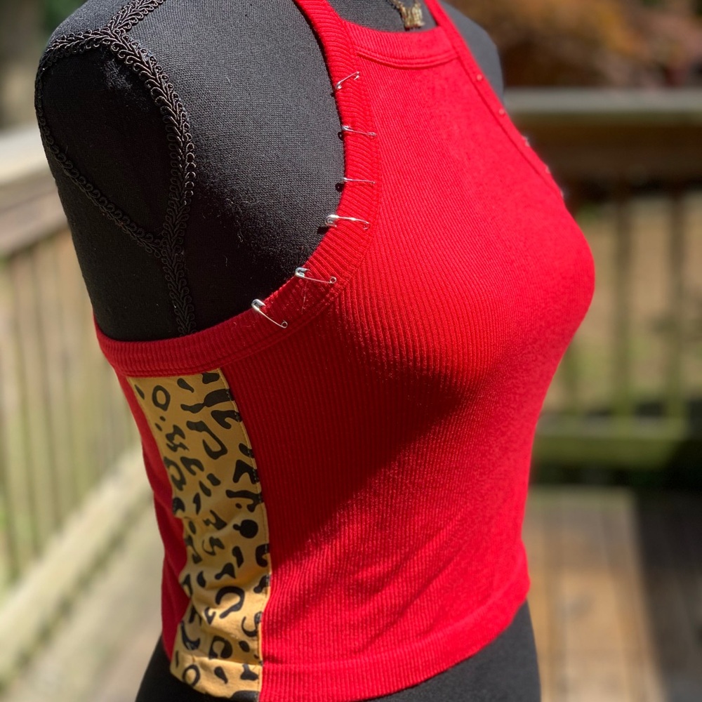 ▪️Red tank - Picture 2 of 3